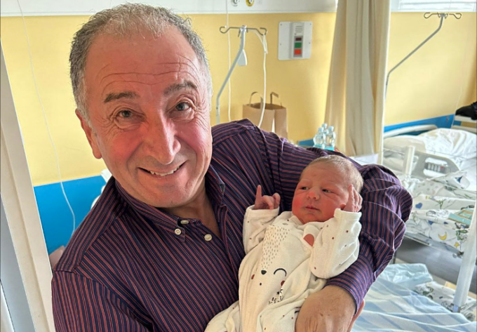 Arona: nasce lo stesso giorno e alla stessa ora del nonno