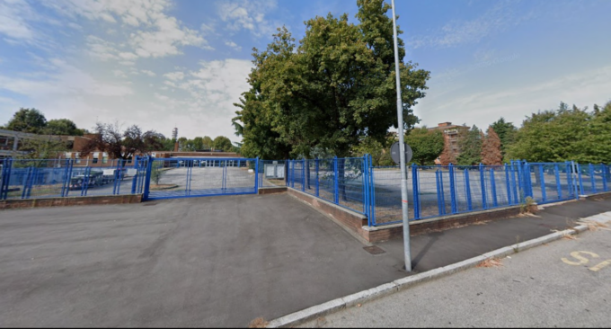 “Salta” la struttura sportiva della discordia in via Fara, trovata una nuova collocazione