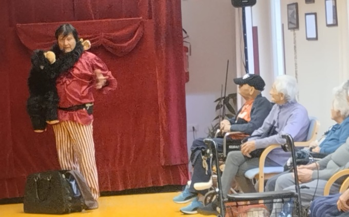 Momo: spettacolo di burattini per gli ospiti della Casa di riposo