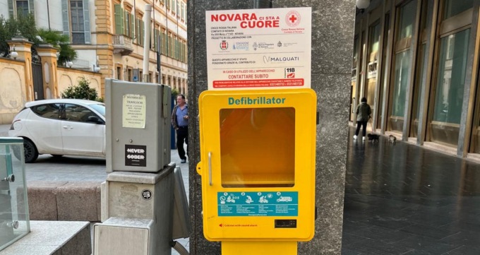 Novara: rubato il defibrillatore all’Angolo delle ore