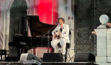 Ermal Meta torna all’Alpàa: concerto in piazza a Varallo il 12 luglio