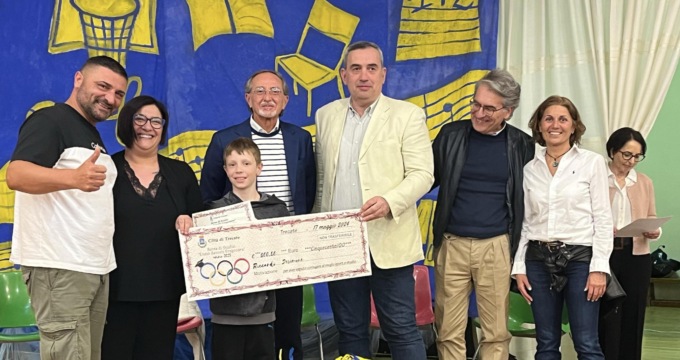 Trecate premia il giovane Riccardo: brillante nello sport e nello studio