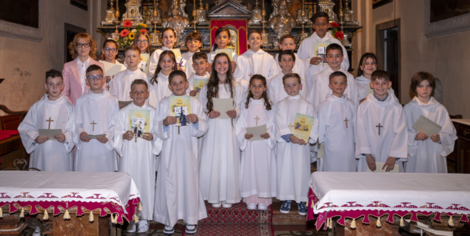 Sacramento della comunione per 24 bambini di Paruzzaro