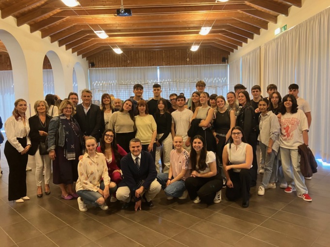 Con la mostra “Obiettivo Romentino” i ragazzi del Pascal hanno fatto centro