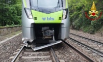 Macigno sui binari fa deragliare il treno sulla Ferrovia del Sempione