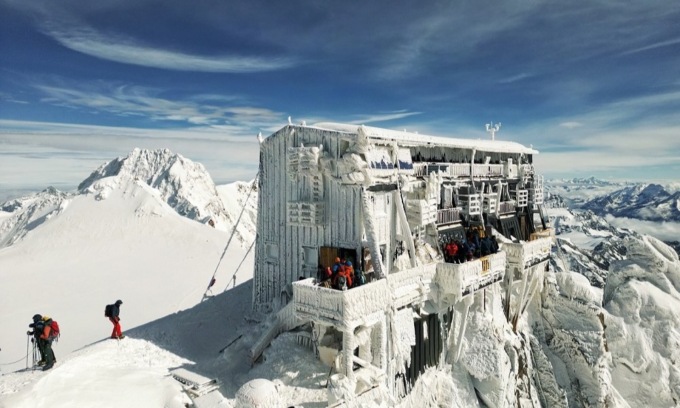 La Capanna Margherita, rifugio più alto d’Europa, come un castello di ghiaccio