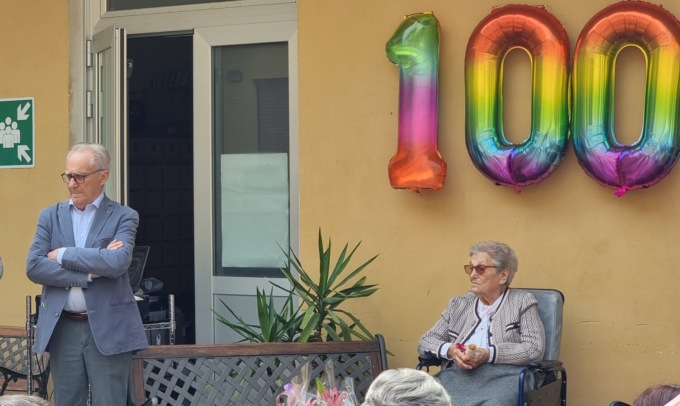 Oleggio: festa per i 100 anni di Amelia Cirio