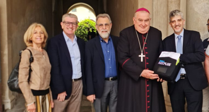 Novara: l’ospedale Maggiore dona un defibrillatore per la cattedrale