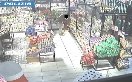 Furti nelle aree di servizio lungo la Torino-Milano: quattro arresti