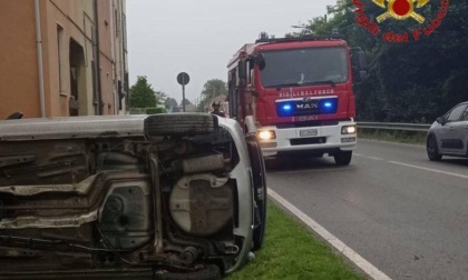 Incidente a Borgomanero: conducente estratto dalle lamiere