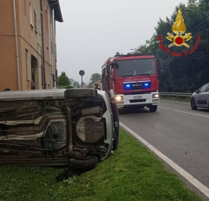 Incidente a Borgomanero: conducente estratto dalle lamiere