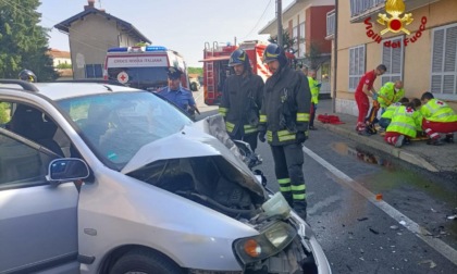 Incidente a Cureggio: si scontrano auto e furgone