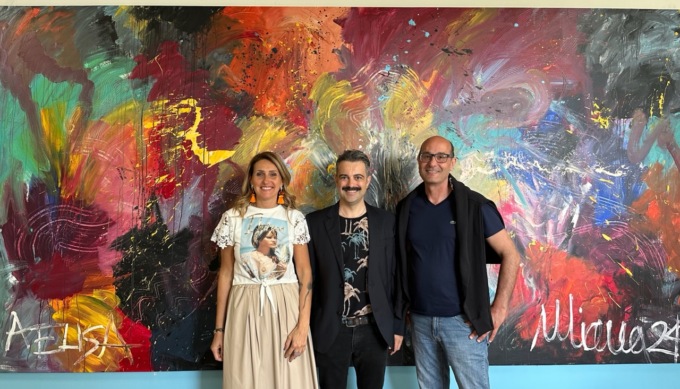 All’istituto Fermi di Arona una tela gigante dipinta dall’artista neurologo Viana