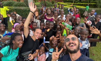 Giovani novaresi lasciano tutto per lavorare in giro per il mondo: "Il nostro sogno è l'Uganda"