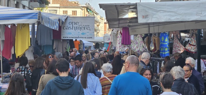 “Gli Ambulanti di Forte dei Marmi®” ad ANGERA domenica 7 luglio