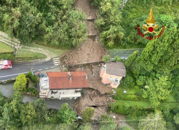 Frana in Valle Cannobina: campeggio evacuato, immagini impressionanti