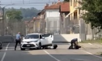 Borgomanero, scippano un’anziana e scappano dai carabinieri: il video dell’arresto