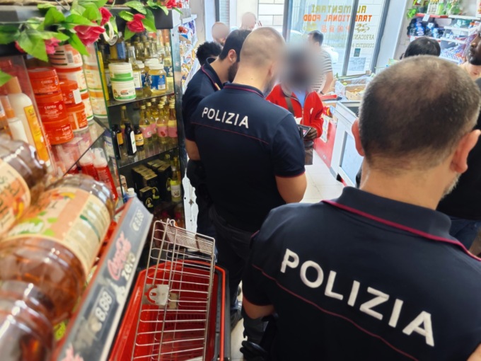 Prevenzione della Polizia in centro a Novara:  controllate 120 persone