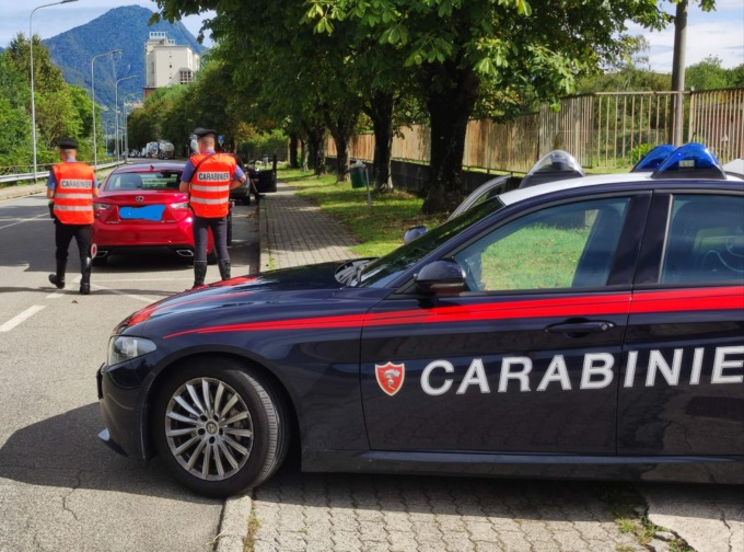Provoca incidente e dichiara di aver smarrito la patente: gli era stata revocata, denunciato