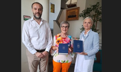 Donati alla biblioteca civica del comune di Trecate due volumi storici