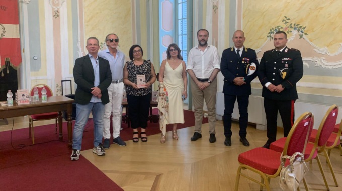 A Villa Cicogna di Trecate presentato il libro-inchiesta “Le donne delle stragi”