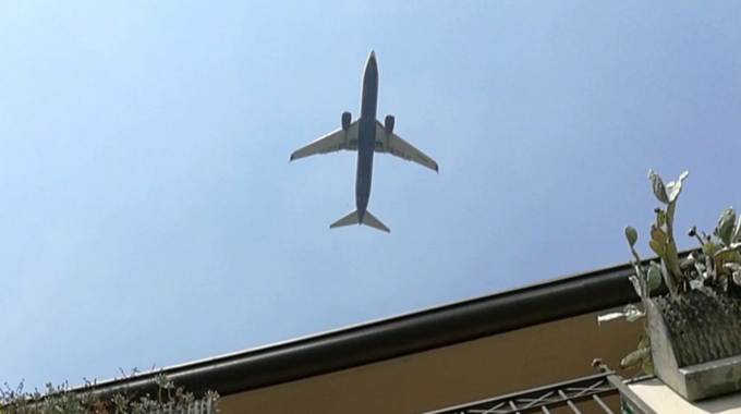 Aerei in volo sul Novarese: “Maggiore impatto rispetto al passato”