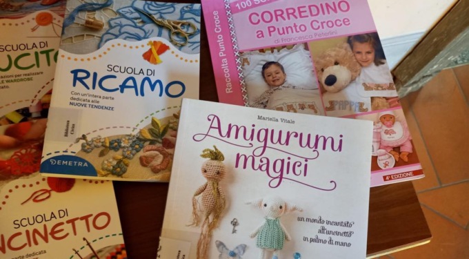 Trecate nuovi libri alla biblioteca civica dedicati al ricamo e al cucito