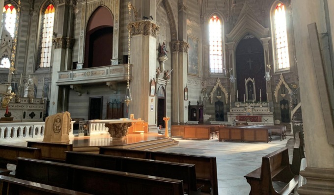 A Galliate la chiesa parrocchiale riapre ai fedeli