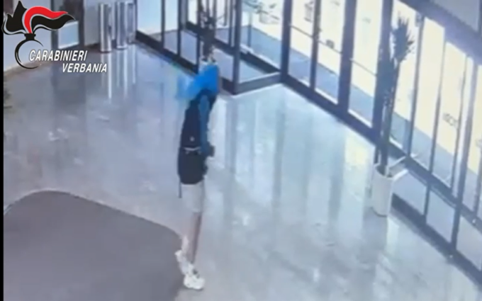 Ladro seriale di orologi di lusso in manette: colpiva negli spogliatoi delle terme