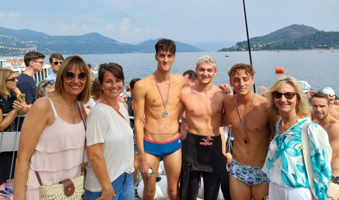 950 nuotatori per la Traversata “Angera-Arona” targata Pro Loco