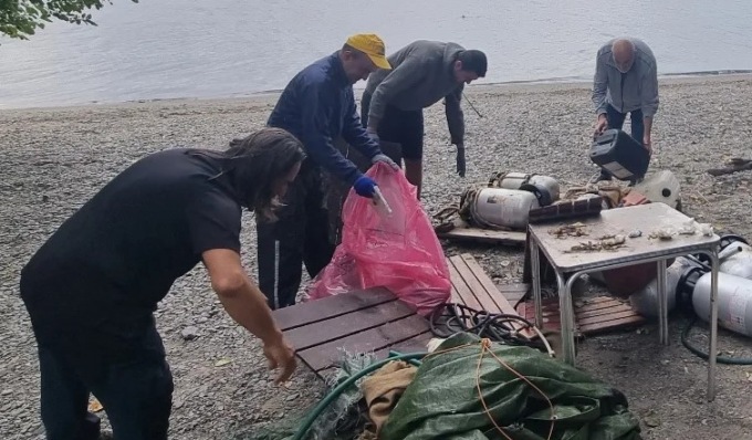 “Puliamo il mondo” nelle spiagge di Lesa grazie a “Gli amici del Lago”