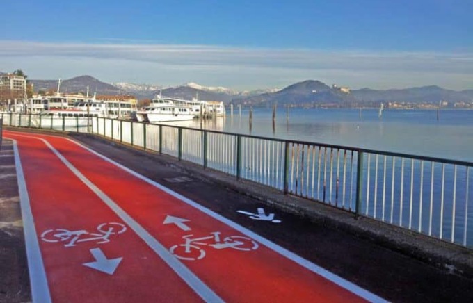 Salvini mette “fuorilegge” le ciclabili disegnate sull’asfalto: e quelle aronesi?