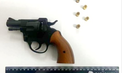 Entra in comune e minaccia i dipendenti con una pistola: arrestato a Villadossola