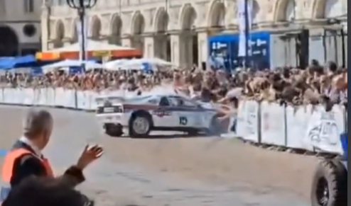 Incidente al Salone dell’Auto di Torino: auto contro la folla, 12 persone ferite
