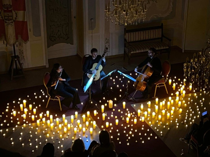 A Trecate atmosfere suggestive grazie al “candlelight” a Villa Cicogna
