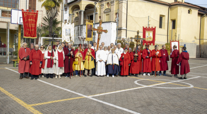 Processione per la Madonna del Rosario a Paruzzaro