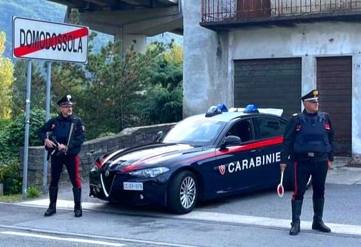 Girano in taxi mezza provincia e scappano senza pagare: due persone denunciate