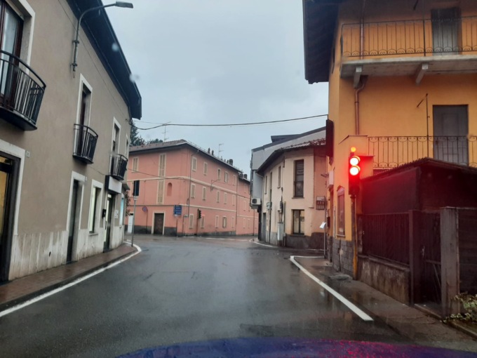 Castelletto raddoppia le telecamere per multare chi passa col rosso al semaforo