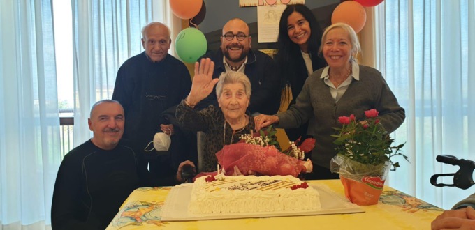 Auguri a due centenarie novaresi: Anna Chiaveri e Lina Vicari Mosconi