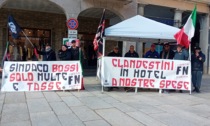 "Basta tasse e privilegi ai clandestini": Forza Nuova in piazza a Borgomanero