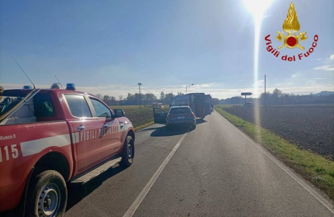 Incidente frontale tra Fontaneto e Cureggio: automobilisti elitrasportati a Novara