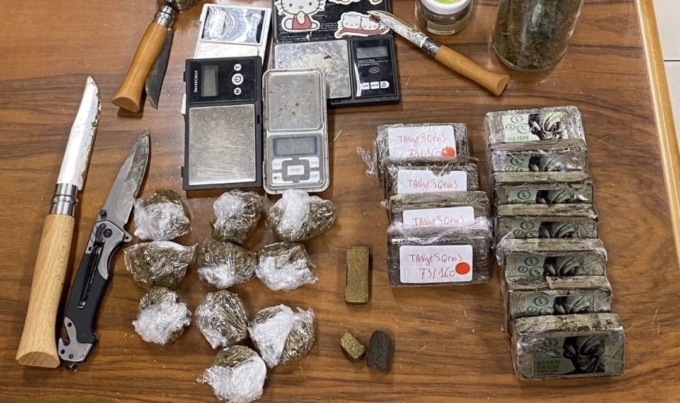 Fermato per un controllo trovano droga nell’auto, a casa e nell’appartamento del figlio dell’ex