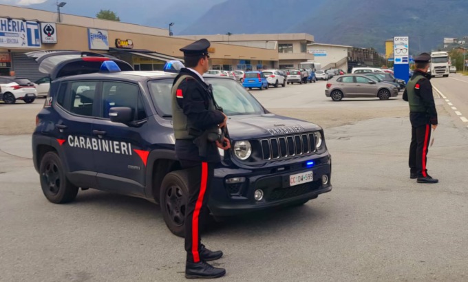 Non può avvicinarsi all’ex e viene arrestata: si ripresenta a casa, arrestata un’altra volta