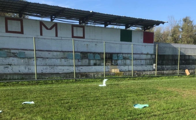 Momo: vandali in azione al campo sportivo