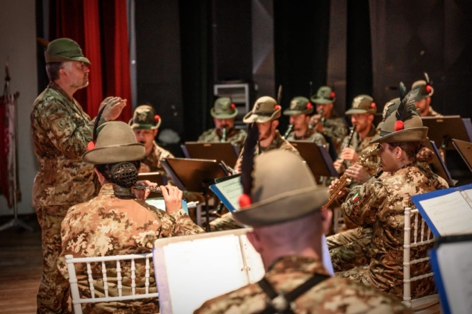A Oleggio “Note di solidarietà” con la fanfara della Brigata Taurinense
