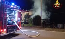 Incendio in un capannone a Pisano: intervento dei vigili del fuoco