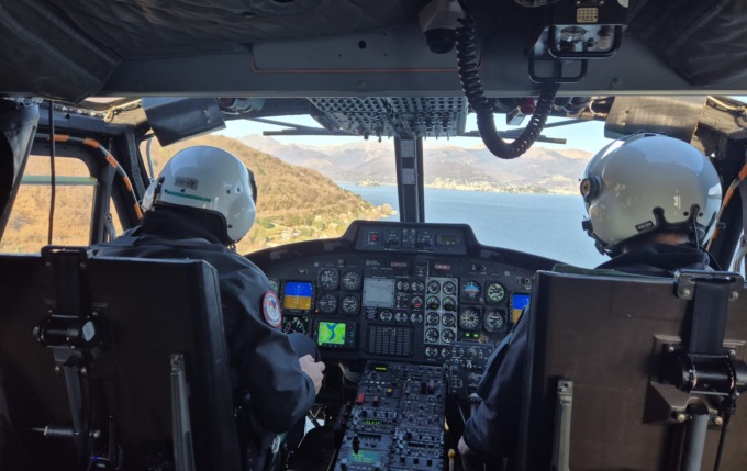 Velivolo dei carabinieri di Volpiano in volo sul Vco per garantire sicurezza durante le feste
