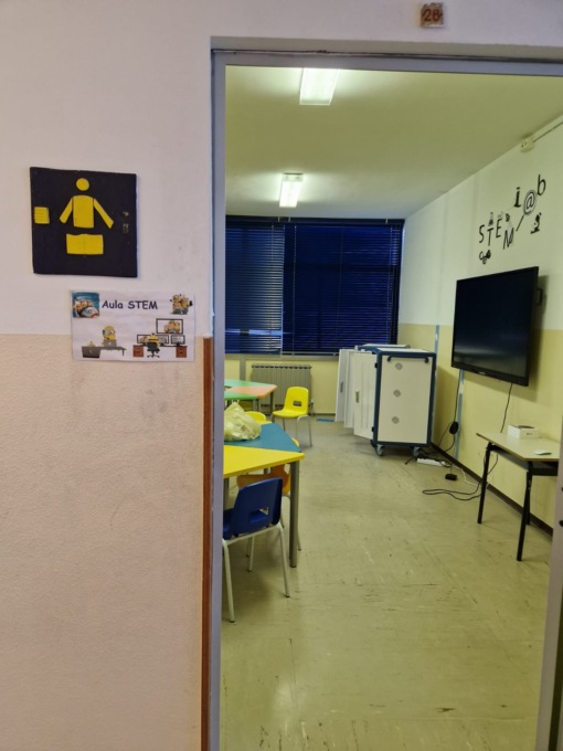 Ladri nella notte alle scuole di Castelletto: indagano i carabinieri