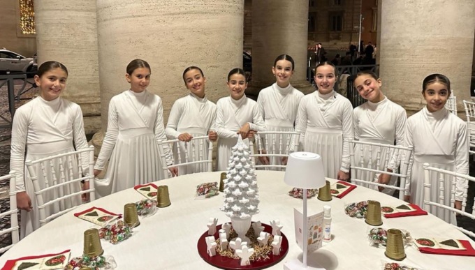 Ballerine aronesi danzano in Vaticano