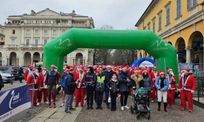 Novara: grande successo per la corsa dei Babbi Natale a favore di Neo-n